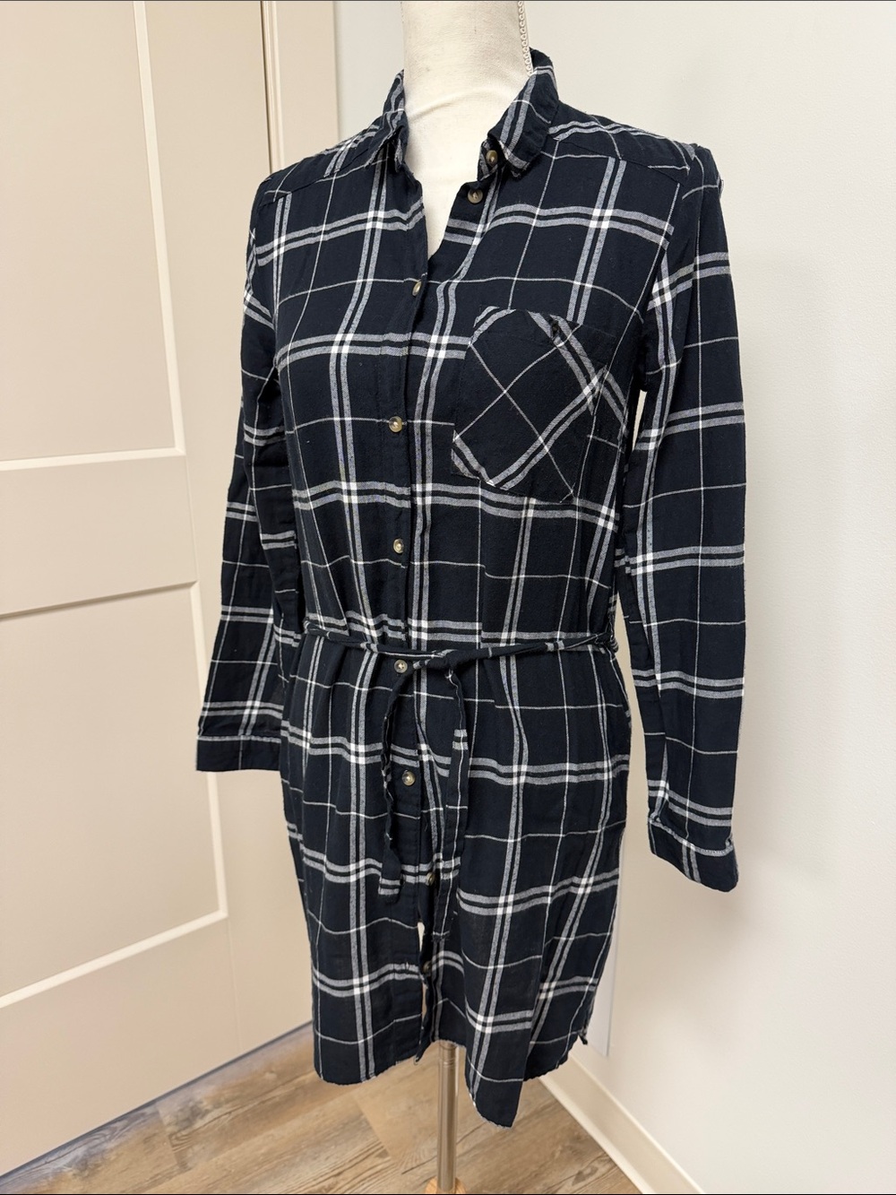 H&M Black and White Plaid Long Sleeve Shirt Dress
